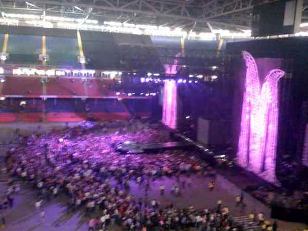 photo palco-cardiff2.jpg