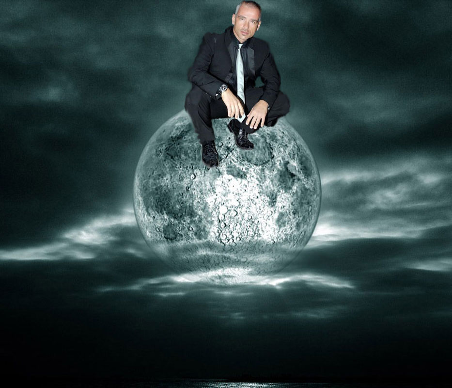 photo TOMA-LA-LUNA-QUEDATELA-SE-GUARDA-EN-UN-BOLSILLI-GASTALA-PRONTO-QUE-LUEGO-VA-Y-YA-NO-TIENE-BRILLO.jpg