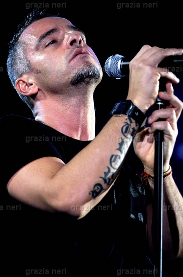 photo eros-sings.jpg